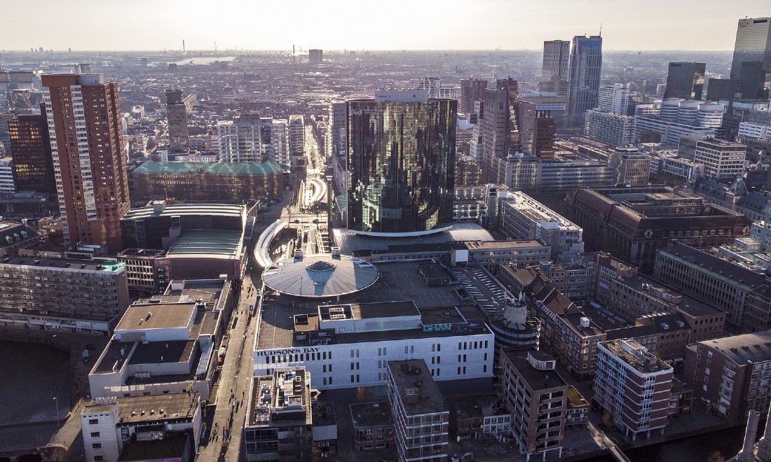 [Video] Professional dancers on the rooftops of iconic buildings in Rotterdam
