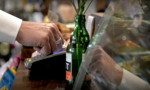 ABN AMRO first bank to try out contactless payment ring