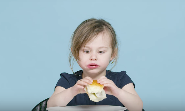 American kids try Dutch food
