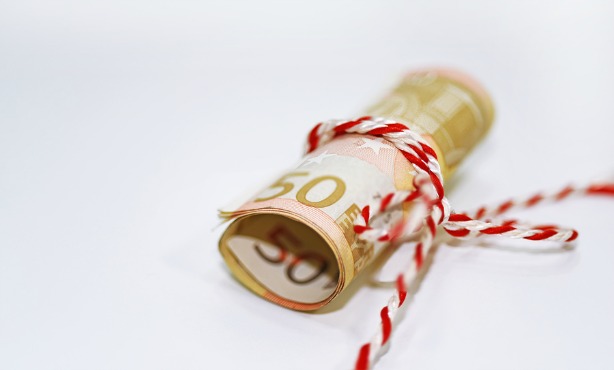 Work pays: Rotterdam low-income workers receive 50-euro gift