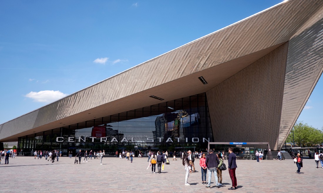 Oops! US news site thinks Rotterdam Centraal is in Amsterdam
