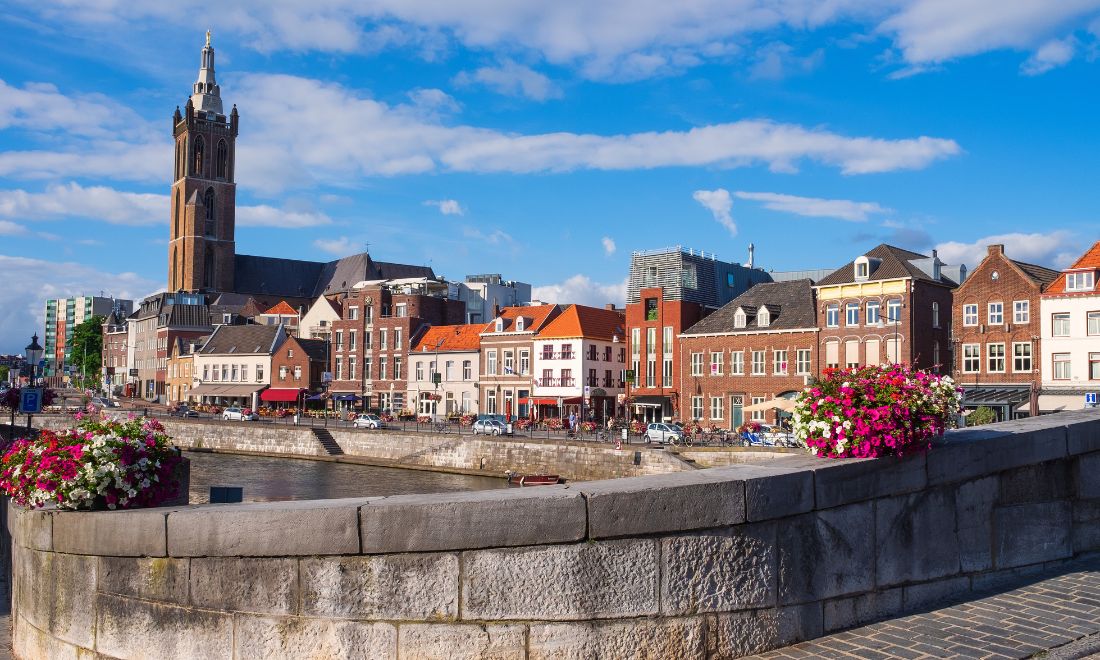 Buying a home in the sunny south? Expat Mortgages South can help