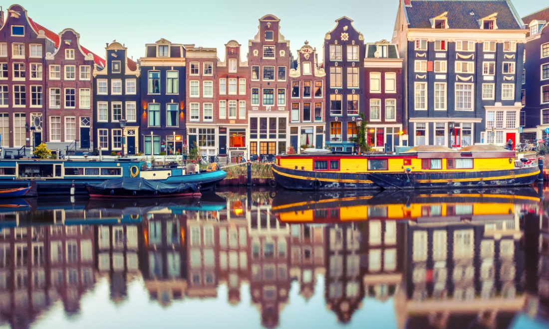 Amsterdam’s local government wants to introduce integration courses