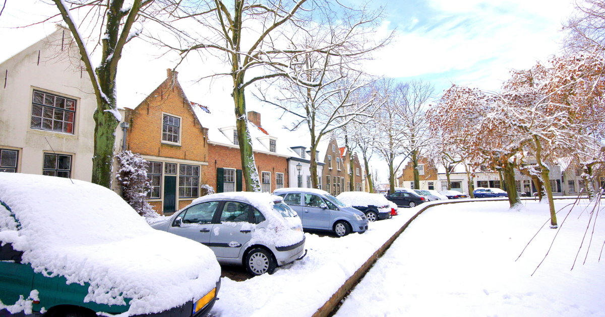 Flights and trains disrupted by Dutch weather as code orange issued for snow