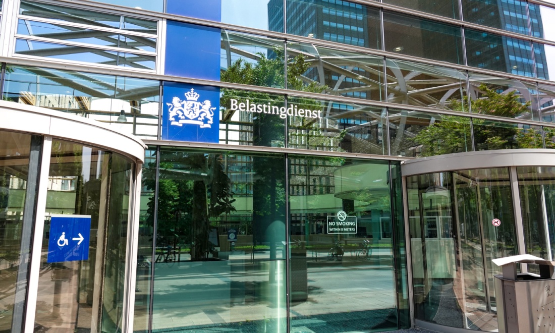 Report claims that cutting 30 percent ruling could damage Dutch economy