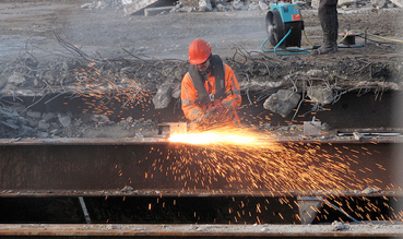 Amsterdam to cut spending on infrastructure